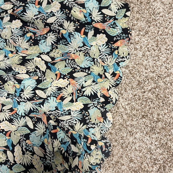 Lauren Conrad Tropical scallop bottom shorts M - Picture 3 of 5